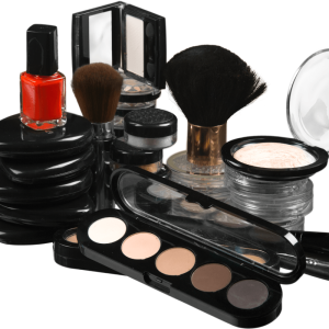 Sélection de produits beauté pour peaux mélanines – pinceaux, palette et soins Beauté Backstage